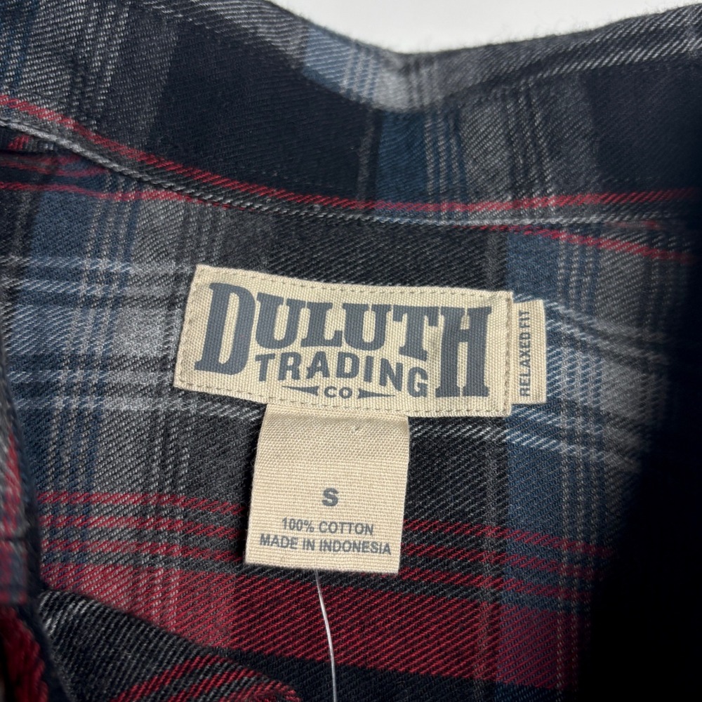 New Duluth Trading Plaid Flannel Free Swingin Relaxed Fit Mens Small button Down - Picture 7 of 7
